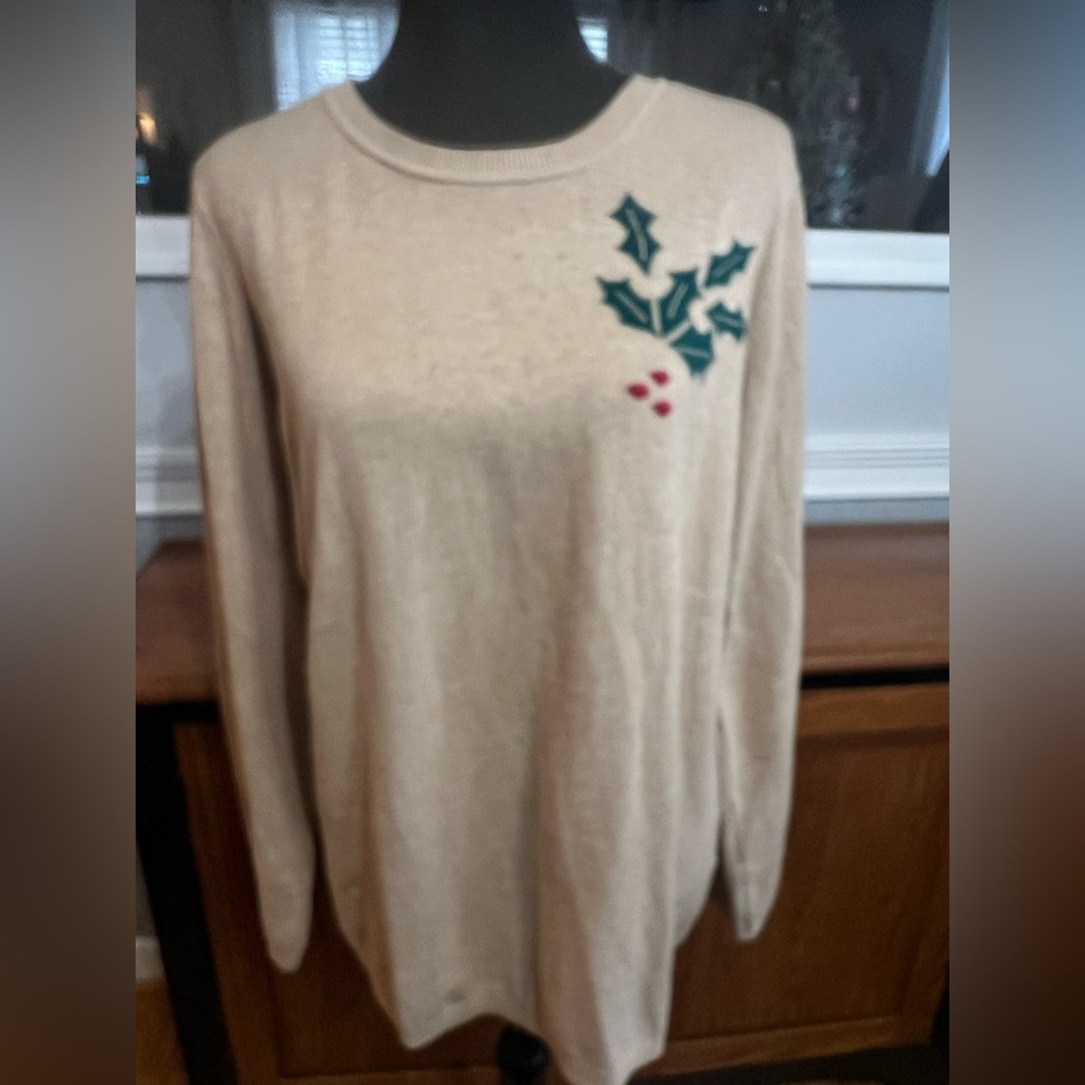 Tommy Hilfiger Women's Tan Sweater with Green &  Embroidered Red Leaf Design NWT